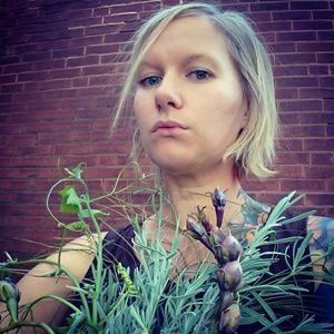 Meet your Posher, Crystal